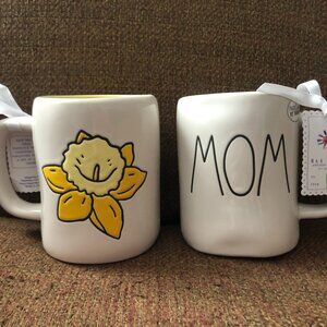 NWT Rae Dunn "Mom" Mug w/ Yellow Daffodil & Yellow Interior Mother's Day Gift